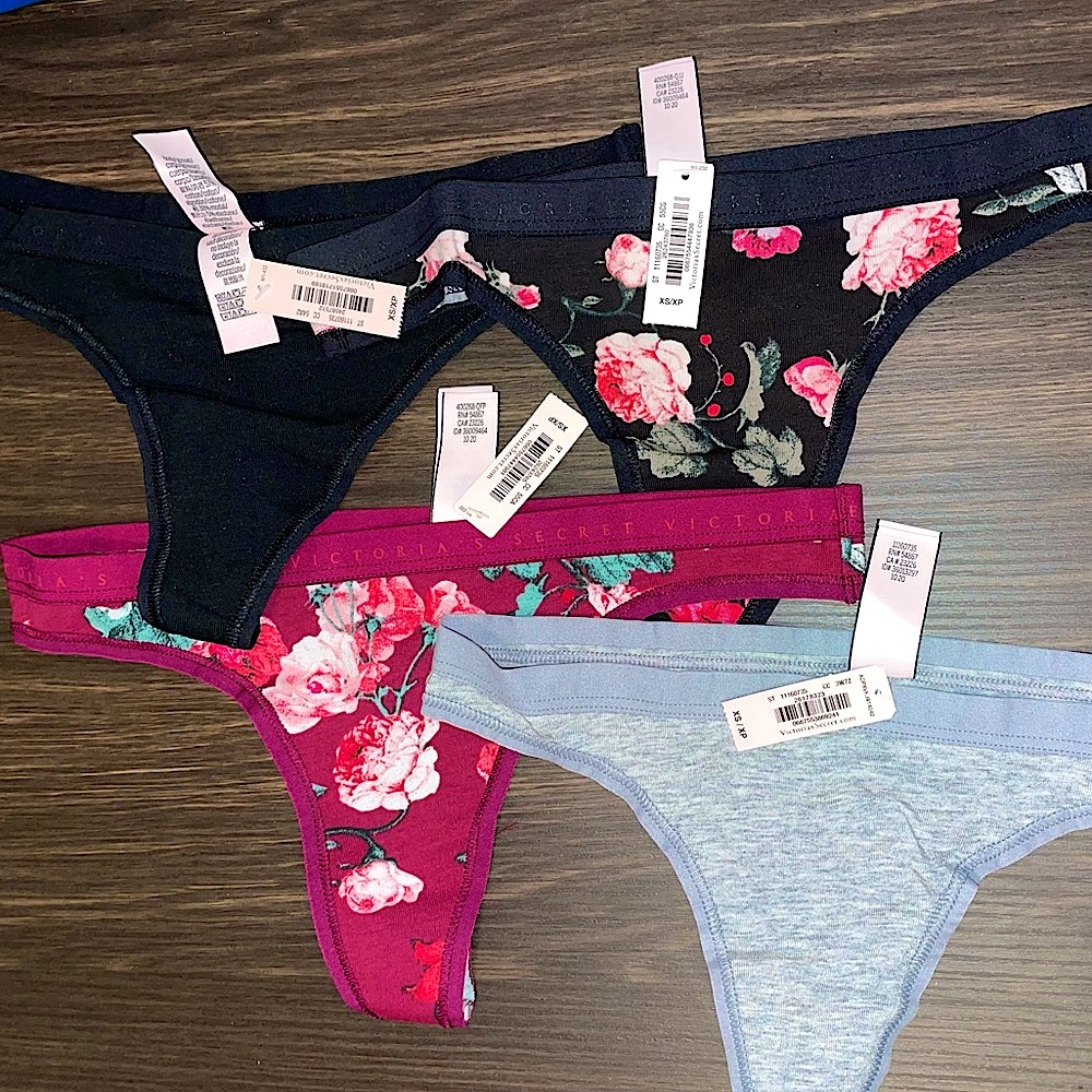 VICTORIA’S SECRET | SEAMLESS LOGO THONG PANTY | 4 PACK | XS | NWT